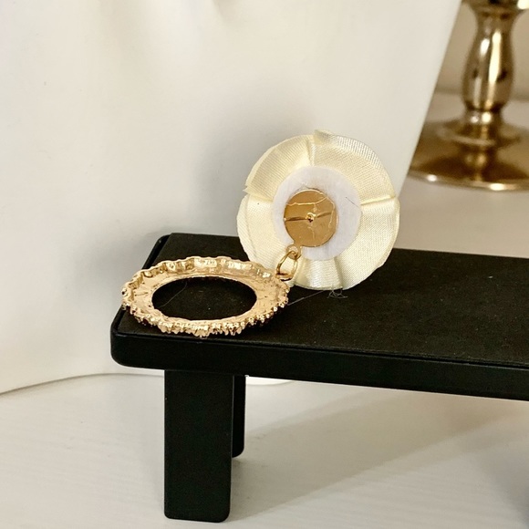 Dangle flower earrings - Picture 4 of 6